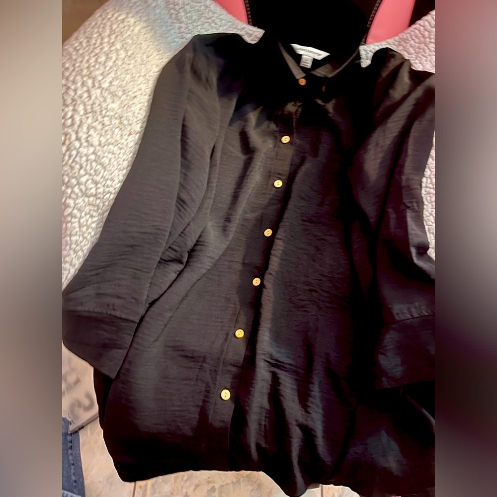Black medium blouse for work and business casual!